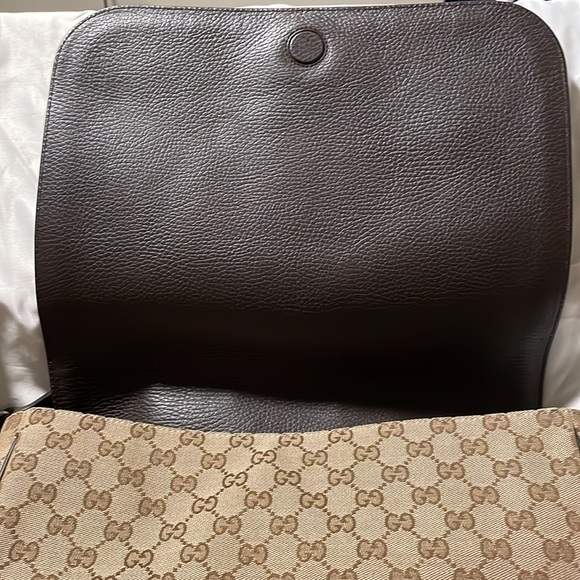 Gucci Messenger bag and dust bag included. No receipt available. Authentic. - Picture 2 of 9